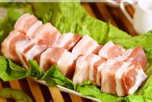 黑豬肉價格高位運(yùn)行 消費(fèi)者直呼“看不懂”